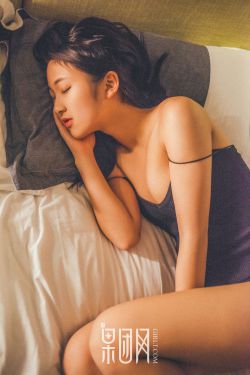 坐在仙女棒上玩仙女棒的视频